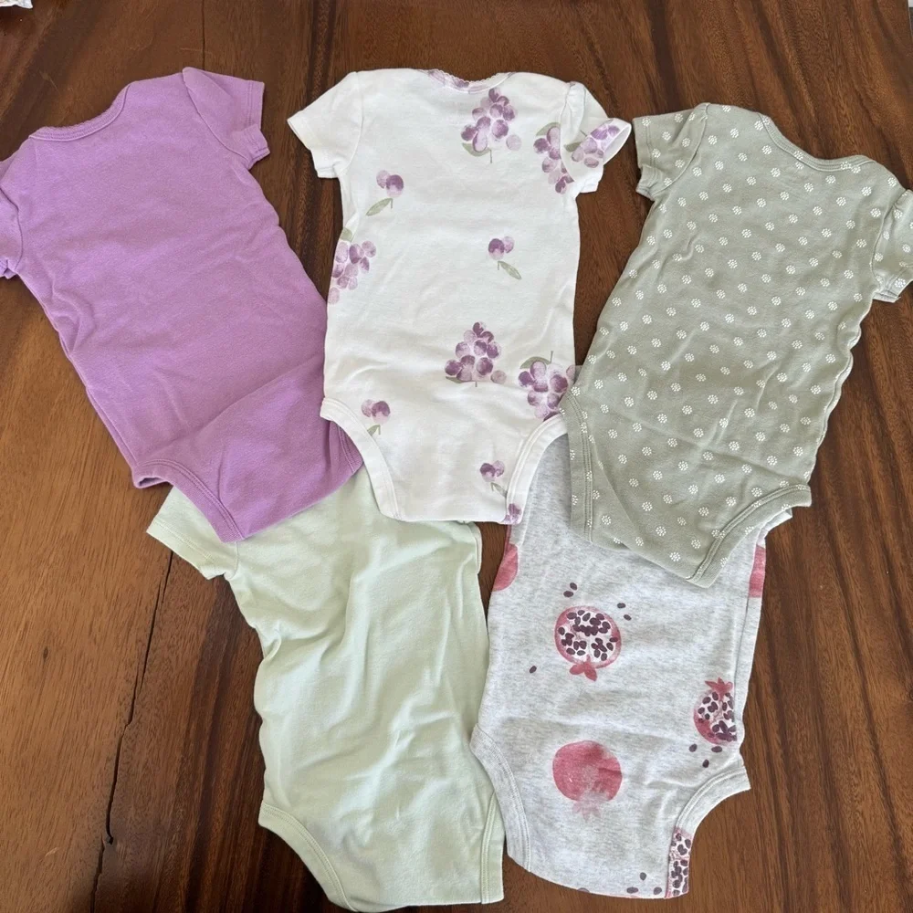 Carter’s Bundle of 5 Assorted Baby One Pieces Size 6M